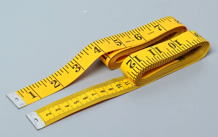 Измерительная лента с сантиметрами и дюймами