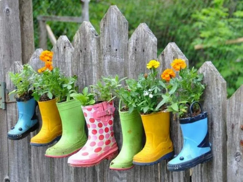 boots-on-fence-1024x768