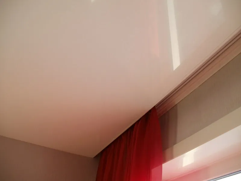 Крепление штор в нише потолка с натяжным полотном