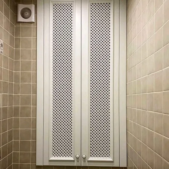 Двери сантехнические белые для ванной и туалета