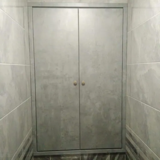 Двери для сантехнического шкафа в туалете