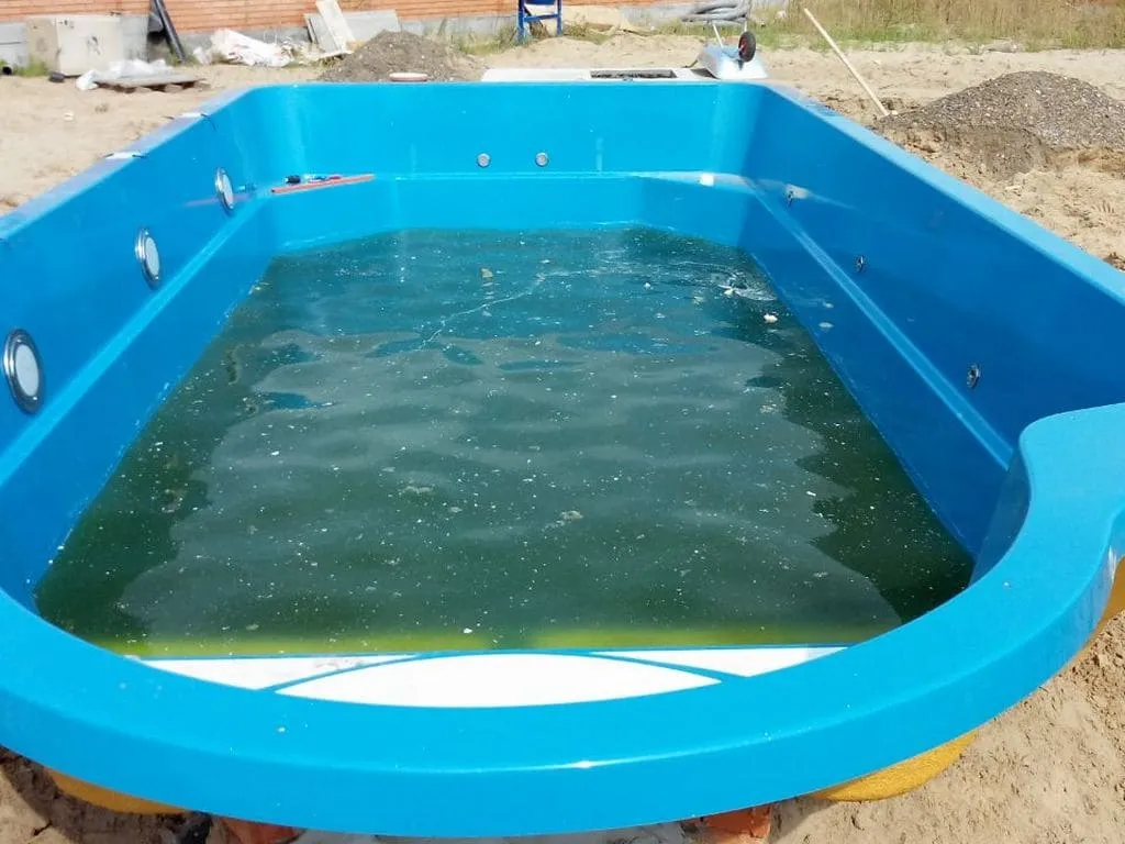 Вода в бассейне без химии и работающей фильтрации