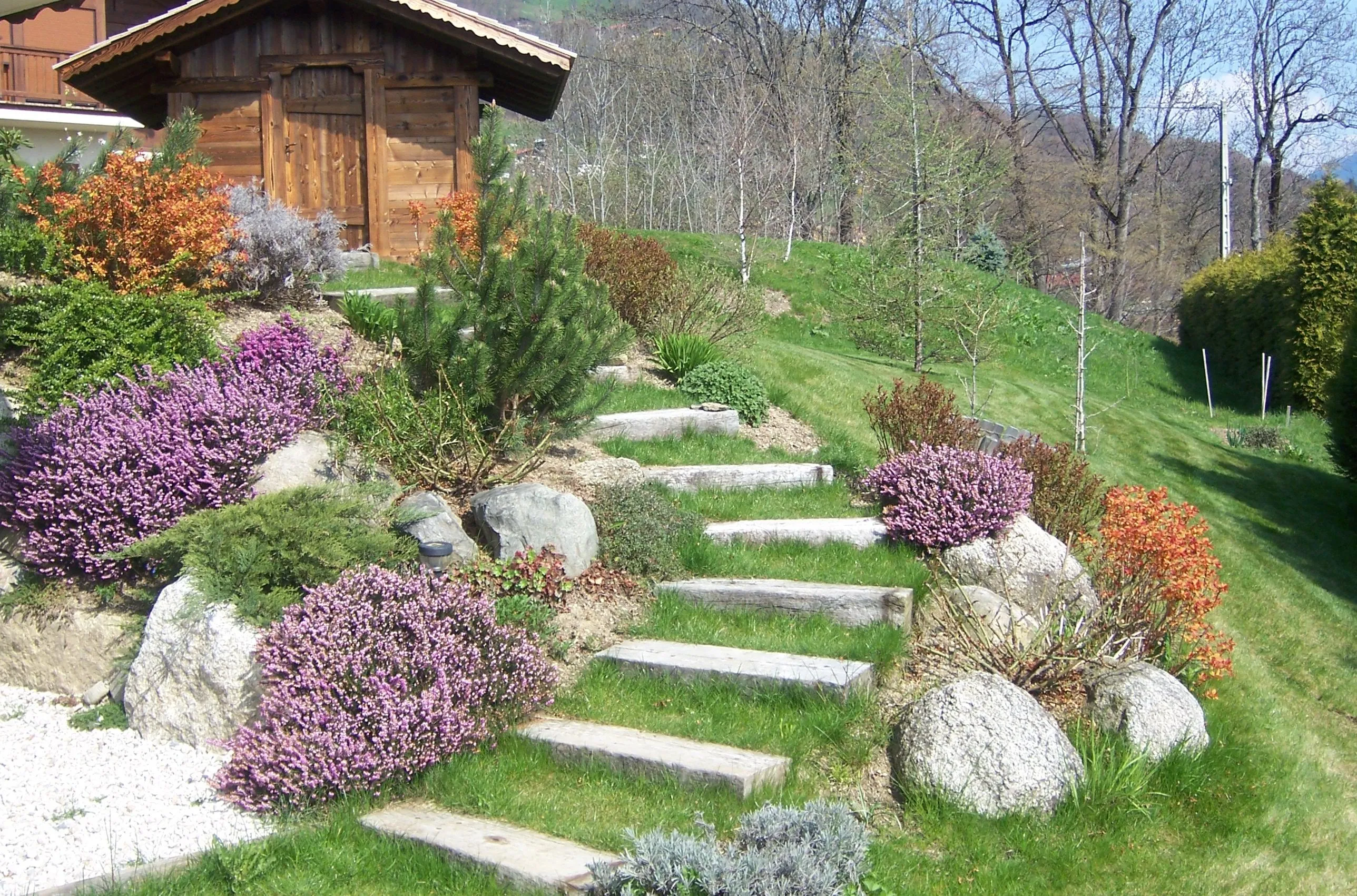 Идея оформления лестницы в саду