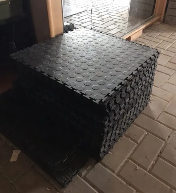 Резиновые плиты для покрытия пола в гараже