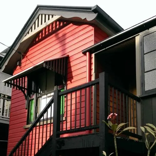 В какой цвет покрасить дом. Цвет фасада: основные виды красок и оптимальный подбор цвета (110 фото)