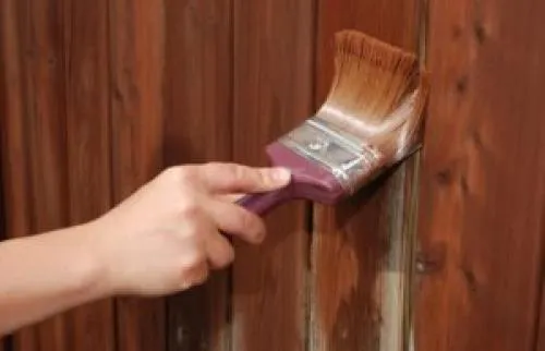 Чем покрасить забор из дерева дешево и красиво в коричневый цвет. Покраска деревянного забора своими руками